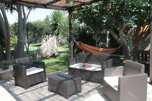 Terrace/patio - THREE-ROOM APARTMENT WITH GARDEN "TERRA DI MARE ( S7) " (Vignacastrisi)