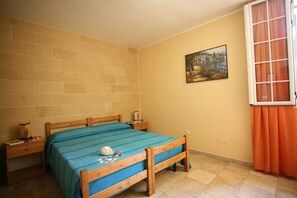 2 bedrooms, iron/ironing board, WiFi, bed sheets - THREE-ROOM APARTMENT WITH GARDEN "TERRA DI MARE ( S7) " (Vignacastrisi)