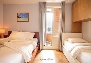 2 habitaciones, tabla de planchar con plancha y cuna de viaje