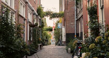 Penthouse Trendy inside the historical old city of Alkmaar!