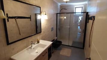 Family Apartment, Mountain View | Bathroom