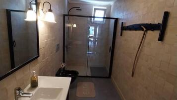 Family Apartment, Mountain View | Bathroom | Toilet paper