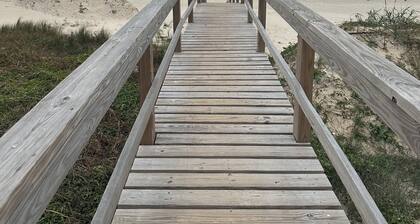 Charming brand-new 3-bedroom beach house in superb Surfside Beach