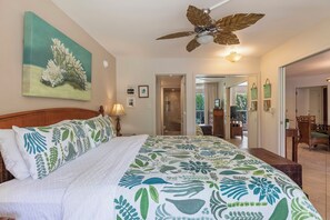 2 bedrooms, desk, iron/ironing board, free WiFi - SUMMER SPLASH in to our Renovated Hotel Zoned Condo! Your Maui Banyan Getaway! (Kihei)