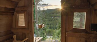 Skyline Lodge with Private Sauna & Hot Tub