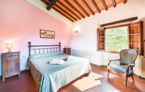 6 bedrooms, travel cot, free WiFi