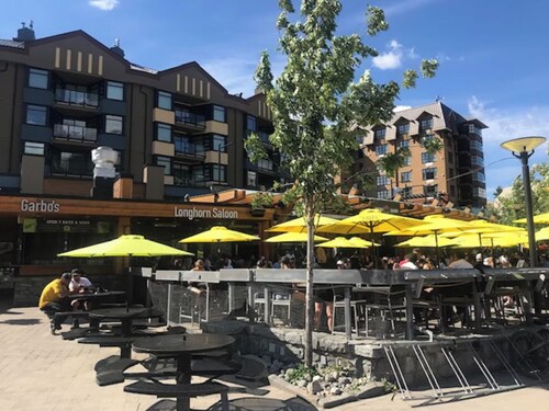 Executive Ski in/out Townhome, close to Golf course, LostLake & bike/hike Trails