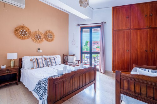 Spacious 5-Person Apartment 