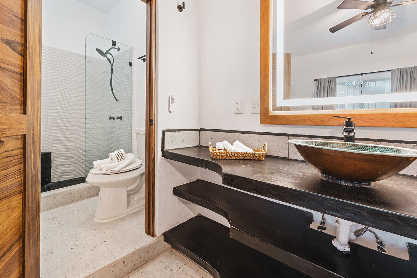 Casa familiar, vista a la alberca | Baño