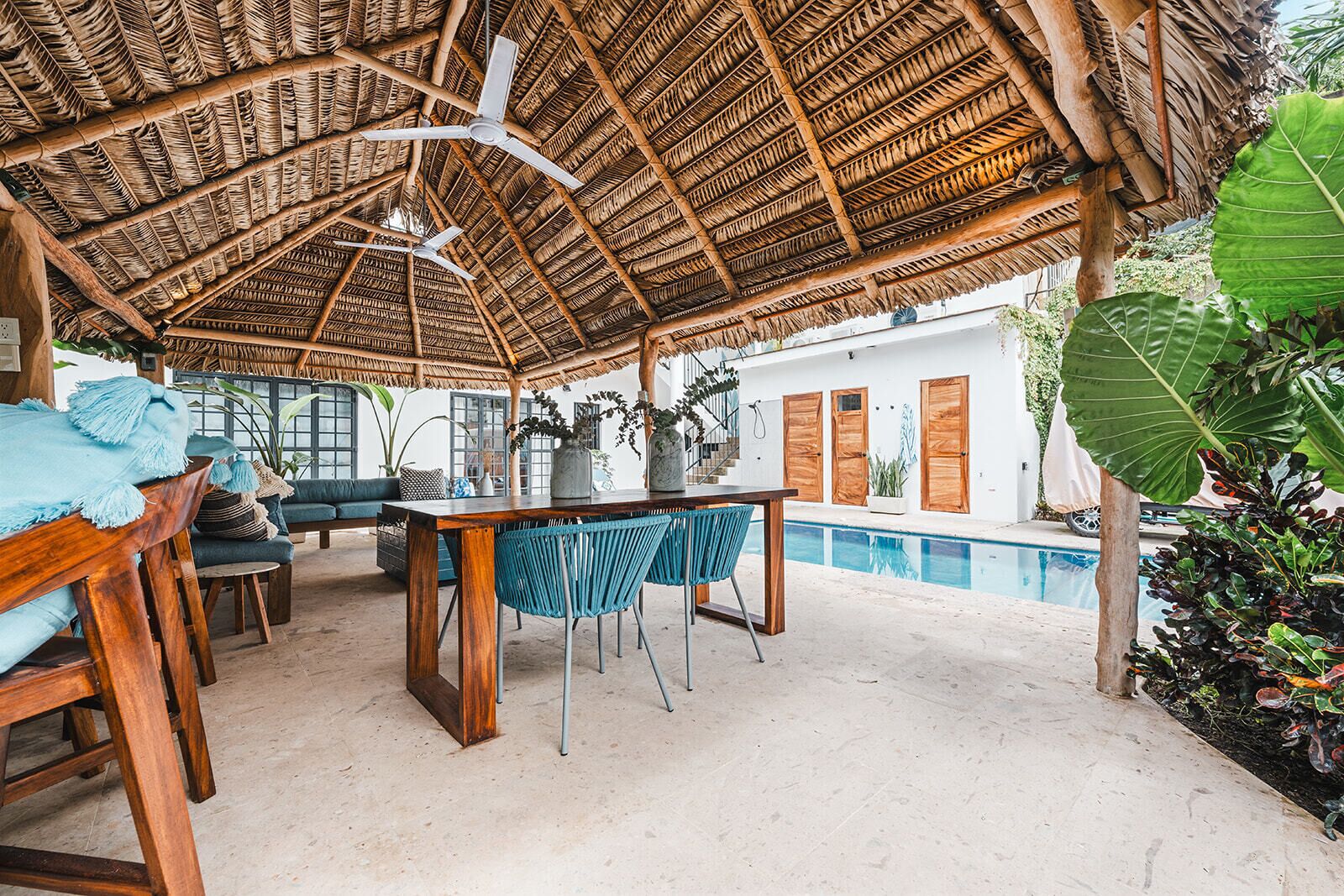 Family House, Pool View | Living area