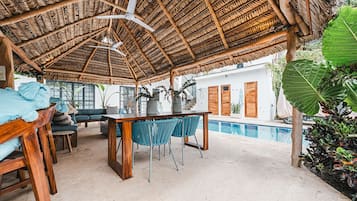 Family House, Pool View | Living area