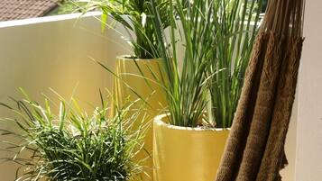 Casa familiar, vista a la alberca | Área de sala de estar