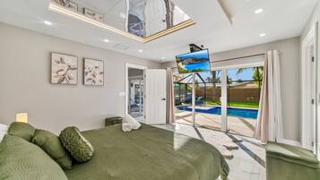 5 bedrooms, in-room safe, desk, iron/ironing board