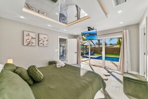 5 Schlafzimmer, Zimmersafe, Schreibtisch, Bügeleisen/Bügelbrett