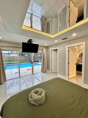 5 chambres, coffres-forts dans les chambres, bureau