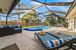 Utendørsbasseng og et oppvarmet basseng