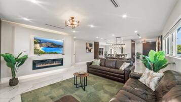 Smart TV, fireplace, video games, table tennis