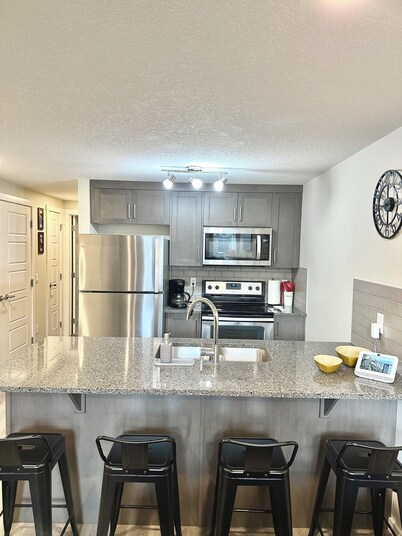 Cozy 1-bedroom condo in amazing Calgary with WiFi