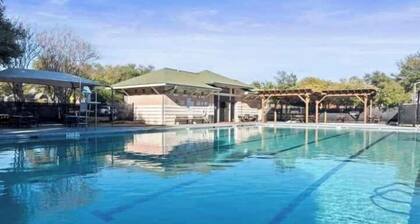 COZY SUNTERRO SERENITY IN NORTH AUSTIN. PET FRIENDLY!