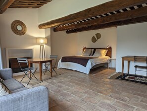 5 chambres, fer et planche à repasser, lit parapluie, Wi-Fi