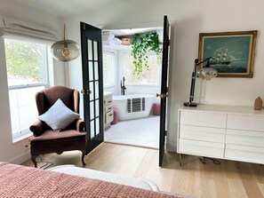 4 bedrooms, desk, iron/ironing board, travel cot