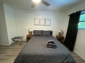 1 habitación, escritorio, tabla de planchar con plancha y wifi gratis 