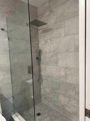 Shower, towels - Location Lake Eola View 1 Bedroom condo (Orlando)