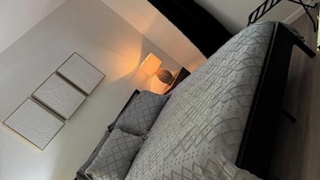 1 habitación, escritorio, tabla de planchar con plancha y wifi