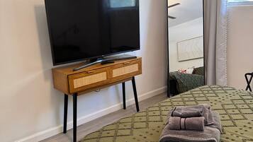 1 bedroom, desk, iron/ironing board, WiFi