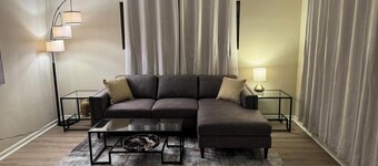 Vintage 2 Bedroom 1.5 Bathroom Condo Lake View