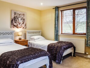 3 bedrooms, free WiFi, bed sheets