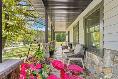 Charming Farmhouse in Montoursville with Hot Tub + Wi-Fi