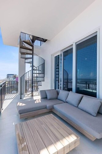 Oceanfront, Pool, Beach, New Smyrna Modern Beach House