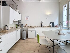 Microwave, dishwasher