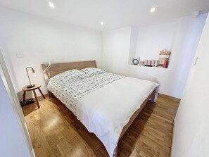 2 slaapkamers, een strijkplank/strijkijzer, wifi, beddengoed