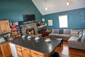 Living area - Private 78 Acres with 5-acre lake and wedding venue in Lucasville, OH (Lucasville)