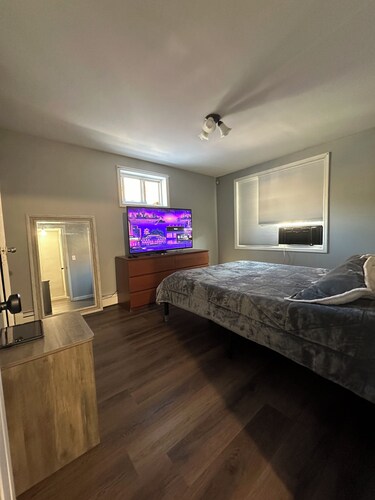 Charming 2-bedroom apartment in wonderful Queens with WiFi and Parking