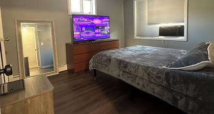 Charming 2-bedroom apartment in wonderful Queens with WiFi and Parking
