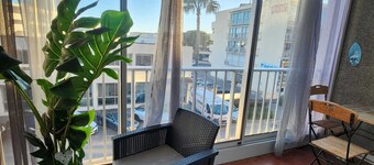 Apartment close to the sea 