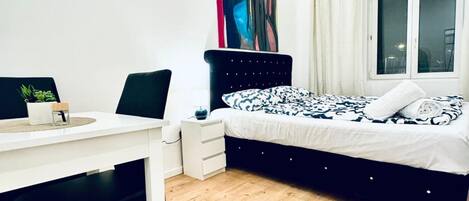 5 bedrooms, WiFi, bed sheets