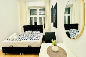 5 makuuhuonetta, työpöytä, silitysrauta/-lauta, Wi-Fi