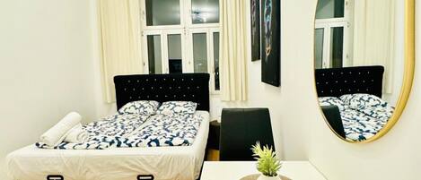 5 bedrooms, WiFi, bed sheets