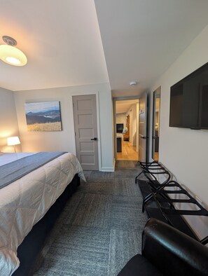 2 bedrooms, iron/ironing board, free WiFi, bed sheets - Charming 2-bedroom, "garden level," abode. Located within Denver metro (Denver)