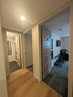 Interior - Charming 2-bedroom, "garden level," abode. Located within Denver metro (Denver)