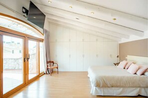 4 bedrooms, WiFi, bed sheets