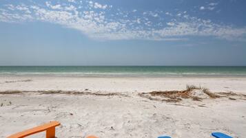 Beach nearby, sun loungers, beach towels