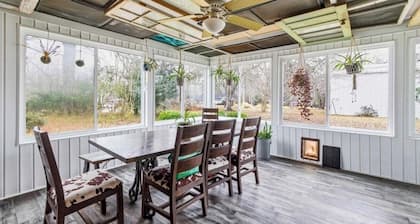 Spacious Retreat with room for large groups! 2 living areas and a large kitchen.