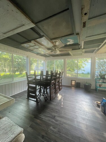 Spacious Retreat with room for large groups! 2 living areas and a large kitchen.