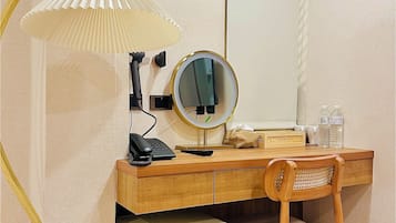 Ropa de cama de alta calidad y escritorio