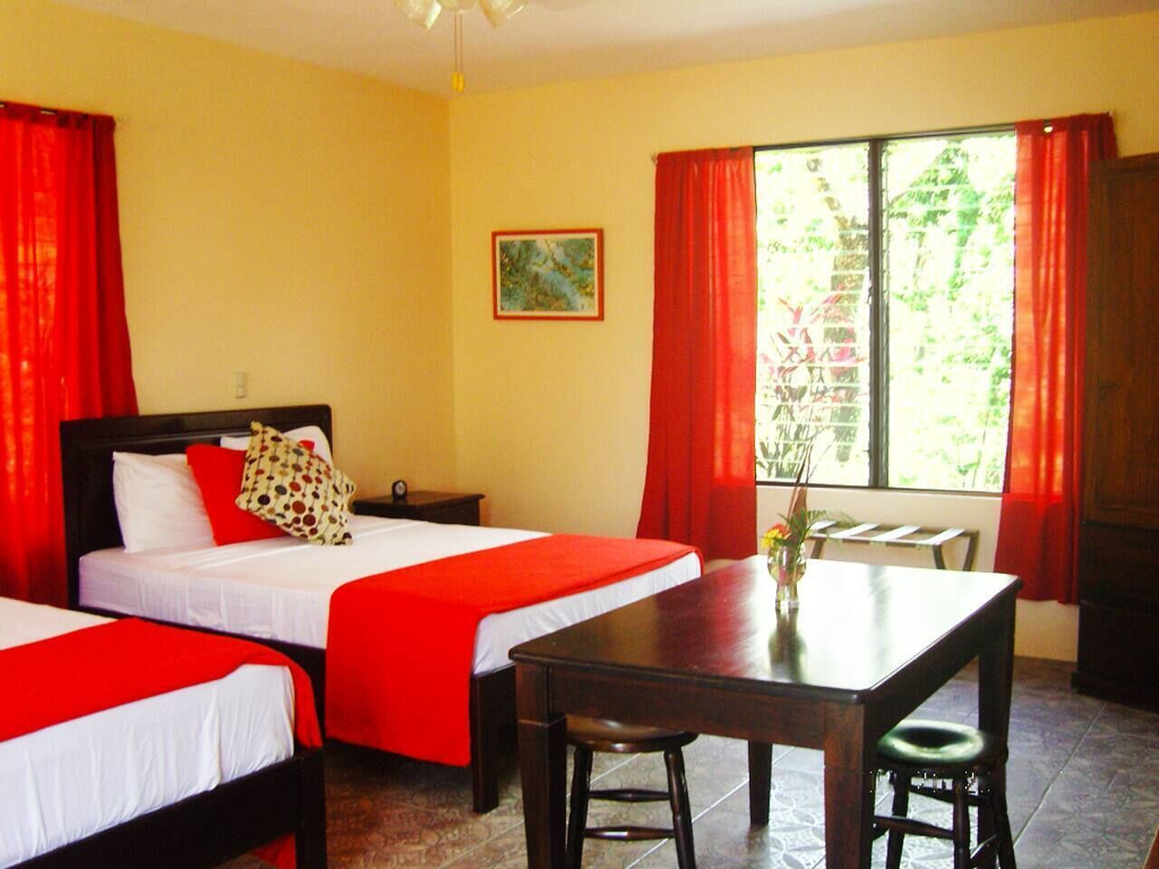 3 chambres, fer et planche à repasser, accès Internet, draps fournis